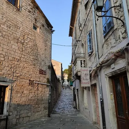 Apartvilla Castropola Daire *