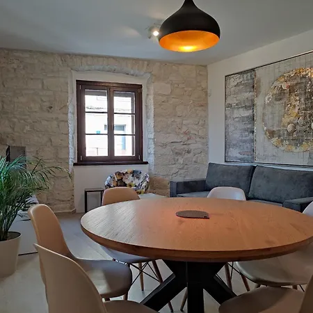 Apartvilla Castropola * 普拉