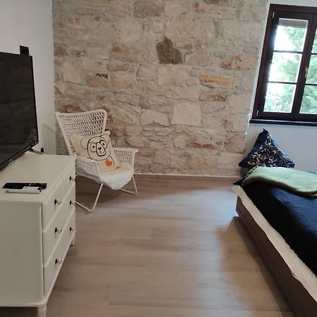 Apartvilla Castropola * 普拉