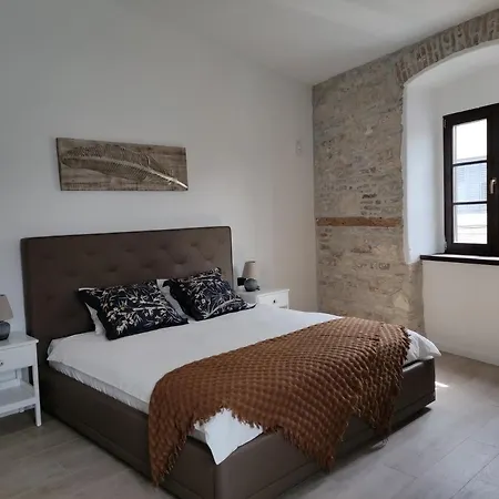 Apartvilla Castropola 普拉