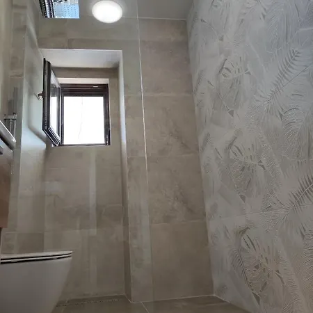 Apartvilla Castropola * 普拉