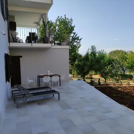 Apartvilla Castropola * 普拉