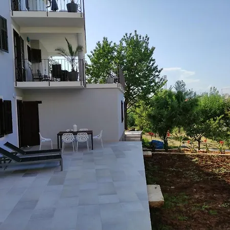 公寓 Apartvilla Castropola 普拉