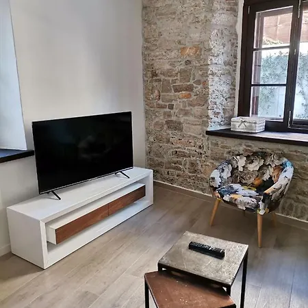 Apartvilla Castropola 公寓