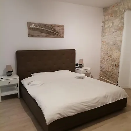 公寓 Apartvilla Castropola 普拉